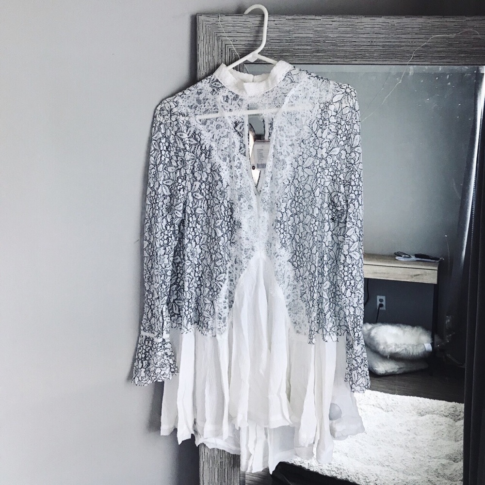 Secret Origins Pieced Lace Tunic - Picture 3 of 3